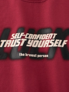 T-shirt bordeaux per bambini con stampa grafica Lucky Self-Confident in cotone