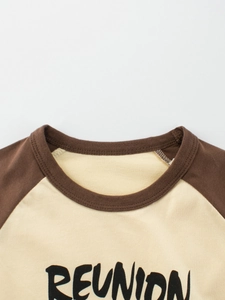T-shirt raglan vintage pour enfants avec imprimé REUNION et manches marron contrastées