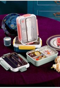 Detail view of SUS316 stainless steel bento box showing inner compartments and sealing lid
