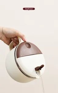 Detail showing the lid with practical drainage holes for easy water filtering of the noodle bowl