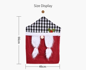 Dettaglio coprisedia natalizio 66x49cm con design a gnomo e cappello a quadri scozzesi