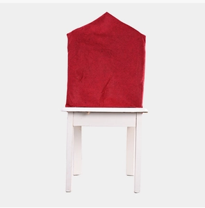 Dettaglio coprisedia a forma di cappello di Babbo Natale rosso per decorazioni natalizie