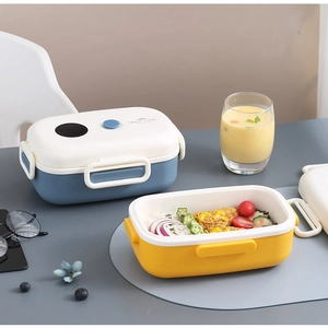 Detalle de la tapa del porta alimentos con válvula de vapor y cierres laterales fuertes