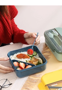 Three-tier stackable bento box set 1000ml capacity with utensil storage for office use