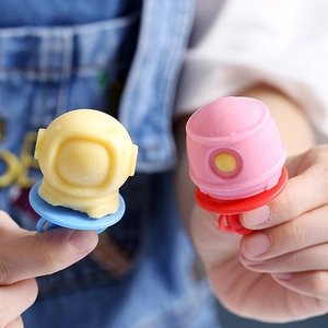 Stampo in silicone per ghiaccioli a forma di anello astronauta per merende di bambini