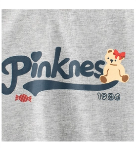 Close-up of grey knit T-shirt featuring a cartoon bear print and Pinknes 1986 lettering