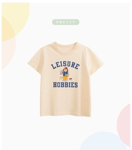 Détail du t-shirt enfant en coton doux avec motif ours et imprimé Leisure Hobbies