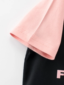 T-shirt da bambina in cotone rosa e nero con stampa della lettera F e maniche corte