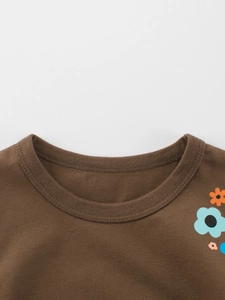 Brown cotton kids t-shirt with floral print and detailed crew neck craftsmanship