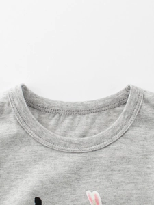 Short sleeve grey cotton t-shirt for kids with cute cartoon cat and ribbed neckline