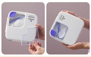 Detalle de la caja de almuerzo puzzle con compartimento para cubiertos y toques púrpuras