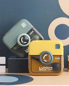 Detail view of 1000ml camera shaped lunch box showing internal cutlery and air vent