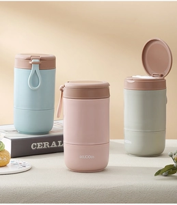 Vue détaillée des tasses à soupe en acier inoxydable 304 avec poignées en silicone