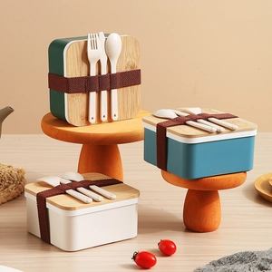 Boîte à bento de style japonais avec couvercle en bambou et set de couverts