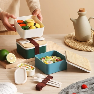 Boîte à lunch style japonais avec couvercle en bois, sangle élastique et couverts inclus