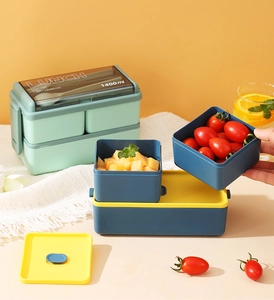 Detailed view of removable internal compartments for 1400ml double-layer lunch box set