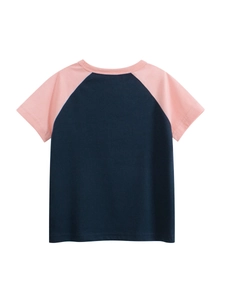T-shirt da bambina in cotone con maniche raglan blu navy e rosa per l'estate