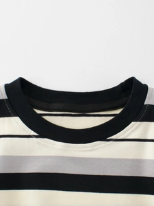 Classic crew neck striped cotton T-shirt with black ribbed collar and grey horizontal stripes