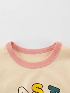 T-shirt en coton crème pour fille avec col rond rose et imprimé graphique d'ours coloré