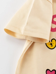 Beige kinder t-shirt met korte mouwen en opdruk van beer, smiley en hartje