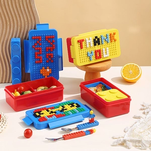 Bouwsteen-stijl lunchbox met DIY-deksel en bestekset voor kinderen buiten picknick