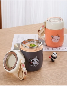 Détail de bocaux à soupe isolés avec motifs animaux et poignées de transport mignonnes