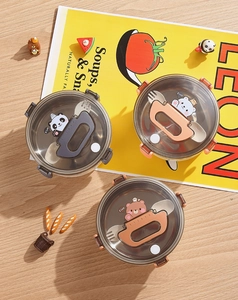 Detail von drei 304 Edelstahl-Lunchboxen mit Bärenmotiven und klappbaren Griffen