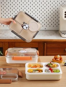 Λεπτομέρεια bento box με αρκουδάκι, τέσσερα χωρίσματα, καπάκι και μπολ σούπας