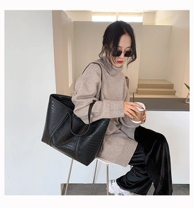 Detailed view of black crocodile pattern tote bag with premium embossed texture and large capacity