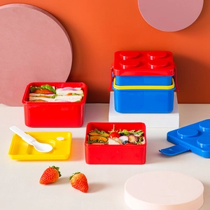 Creatieve stapelbare lunchtrommel set in Lego-stijl met kleurrijke vakken en lepel