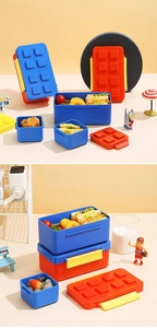 Stapelbare bouwsteen lunchboxen in rood, blauw en geel voor een creatieve maaltijdopslag