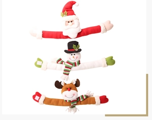 Détails des embrasses de rideaux en peluche avec Père Noël, bonhomme de neige et renne