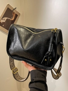 Borsa Boston nera con tracolla in tessuto colorato e dettaglio Fashion a rilievo