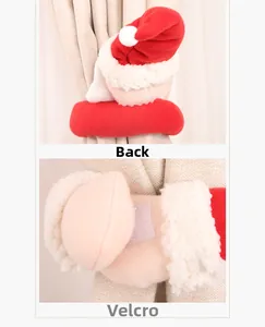 Détail de l'attache de rideau de Noël avec fermeture velcro pour décoration de fenêtre