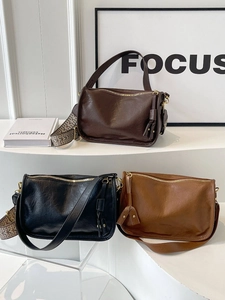 Borsa a tracolla vintage in pelle con ampia tracolla geometrica in vari colori