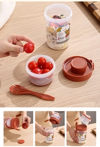 Detail view of double-layer yogurt salad cup with dry and wet separation and 1070ml capacity