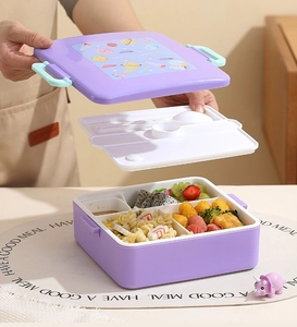 Détail de la boîte bento violette à compartiments avec couvercle espace et rangement