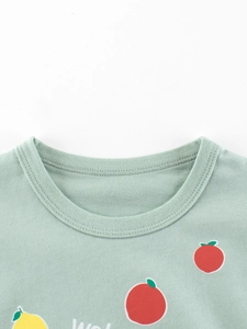 T-shirt da bambina verde menta in cotone con scollo rotondo e stampe di frutta