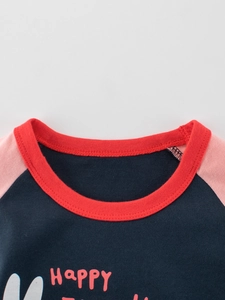 T-shirt à manches raglan pour enfants avec corps bleu marine et imprimé lettre Happy