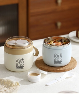 Dettaglio dei contenitori termici per zuppa in acciaio inox con cucchiaio e vano salse