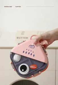 Détail de la boîte à bento rose et violette montrant la boucle large et l'acier inoxydable