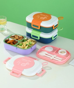 Detailed view of 304 stainless steel lunch box compartments with lid and utensils