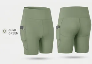 Dettaglio degli shorts da yoga a vita alta verde militare con tasche laterali