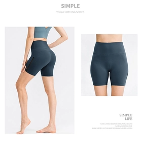 Vue détaillée du short de yoga taille haute avec rayures et tissu élastique premium