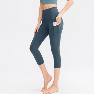 High-waisted capri yoga pants in dark blue-grey with a functional side phone pocket