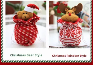 Detail der gestrickten Weihnachtstüten mit 3D-Plüschbär und Rentier sowie Schneeflockenmustern