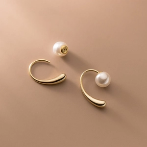 Macro shot of S925 sterling silver stamp on golden water drop pearl earrings