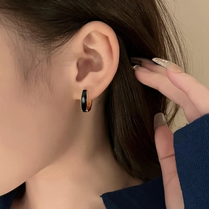 Minimalist U-shaped gold earrings with black enamel glaze finish for elegant look
