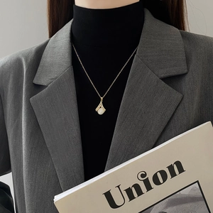 Elegante fächerförmige Halskette mit Katzenauge und Zirkonia auf Goldkette für Damen