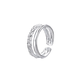Bague double couche minimaliste en argent avec design ouvert et texture lave lisse